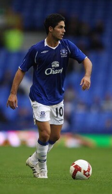 LIVERPOOL, UNITED KINGDOM - AUGUST 09:  Mikel Arteta of Everton pictured during the pre season friendly match between Everton and PSV Eindhoven at Goodison Park on August 9, 2008 in Liverpool, England.  (Photo by David Rogers/Getty Images)
