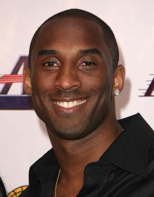 LOS ANGELES, CA - JUNE 18:  NBA player Kobe Bryant arrives at the Los Angeles Laker's official championship victory party at Club Nokia on June 18, 2009 in Los Angeles, California.  (Photo by Alberto E. Rodriguez/Getty Images)