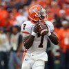 PASADENA, CA - JANUARY 01:  Quarterback Juice Williams #7 of the Illinois Fighting Illini looks for an open receiver in the first half against against the USC Trojans during the Rose Bowl presented by Citi at the Rose Bowl on January 1, 2008 in Pasadena, 