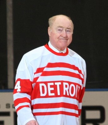 NEW YORK - FEBRUARY 22: Red Kelly attends the ceremony honoring Andy Bathgate and Harry Howell prior to the game between the Toronto Maple Leafs and the New York Rangers on February 22, 2009 at Madison Square Garden in New York City. (Photo by Bruce Benne