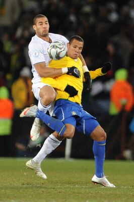 JOHANNESBURG, SOUTH AFRICA - JUNE 28: Oguchi Onyewu and Luis Fabiano compete during the 2009 Confederations Cup final match between Brazil and USA from Ellis Park on June 28, 2009 in Johannesburg, South Africa. (Photo by Lefty Shivambu/Gallo Images/Getty 