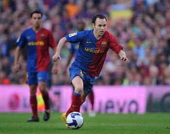 BARCELONA, SPAIN - MAY 10:  Andres Iniesta of Barcelona in action during the La Liga match between Barcelona and Villarreal at the Nou Camp stadium on May 10, 2009 in Barcelona, Spain.  (Photo by Denis Doyle/Getty Images)