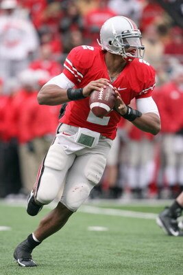 COLUMBUS, OH - NOVEMBER 22:  Quarterback Terrelle Pryor #2 of the Ohio State Buckeyes moves to pass the ball during the Big Ten Conference game against the Michigan Wolverines at Ohio Stadium on November 22, 2008 in Columbus, Ohio.  (Photo by Andy Lyons/G