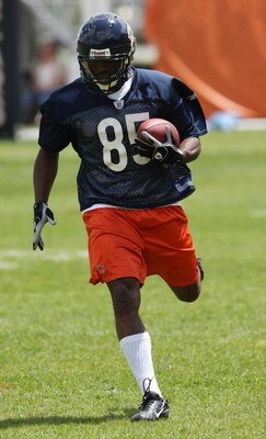 LAKE FOREST, IL - MAY 31: Earl Bennett #85 of the Chicago Bears participates during a mini-camp practice on May 31, 2008 at Halas Hall in Lake Forest, Illinois.  (Photo by Jonathan Daniel/Getty Images)