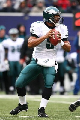 EAST RUTHERFORD, NJ - DECEMBER 07:  Donovan McNabb #5 of the Philadelphia Eagles looks to pass against the New York Giants during their game on December 7, 2008 at Giants Stadium in East Rutherford, New Jersey.  (Photo by Al Bello/Getty Images)