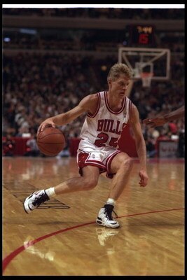 13 Dec 1995:  Guard Steve Kerr of the Chicago Bulls moves down the court during a game against the Orlando Magic at the United Center in Chicago, Illinois.  The Bulls won the game, 112-103. Mandatory Credit: Jonathan Daniel  /Allsport