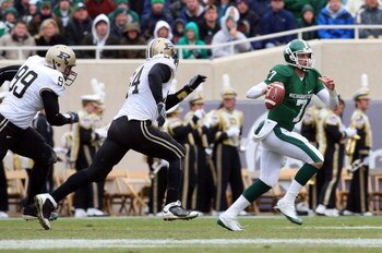 EAST LANSING, MI - NOVEMBER 08:  Brian Hoyer #7 of the Michigan State Spartans runs the ball against the Purdue Boilermakers at Spartan Stadium on November 8, 2008 in East Lansing, Michigan.  (Photo by Jim McIsaac/Getty Images)
