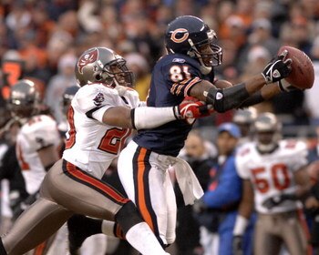 Chicago Bears wide receiver Rashied Davis  grabs a pass  in overtime  against the Tampa Bay Buccaneers Dec. 17, 2006 at Soldier Field in Chicago.  The Bears won 34 - 31.  (Photo by Al Messerschmidt/Getty Images)