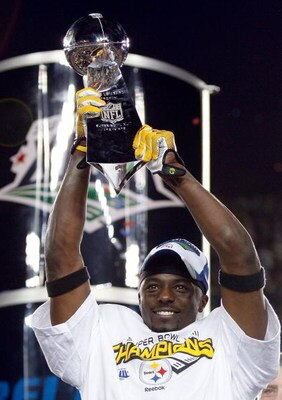 TAMPA, FL - FEBRUARY 01:  Super Bowl MVP Santonio Holmes #10 of the Pittsburgh Steelers celebrates with the Vince Lombardi trophy after the Steelers won 27-23 against the Arizona Cardinals during Super Bowl XLIII on February 1, 2009 at Raymond James Stadi