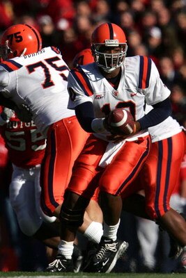 PISCATAWAY, NJ - NOVEMBER 25:  Perry Patterson #10 of the Syracuse University Orange looks to throw against the Rutgers Scarlet Knights on November 25, 2006 at Rutgers Stadium in Piscataway, New Jersey.  (Photo by Chris McGrath/Getty Images)