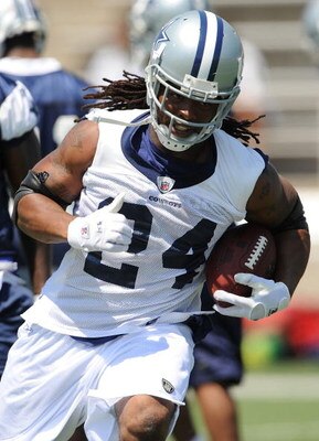 CARROLLTON, TX - JUNE 16:  Running back Marion Barber #24 of the Dallas Cowboys during mini camp at Standridge Stadium on June 16, 2009 in Carrollton, Texas.  (Photo by Ronald Martinez/Getty Images)