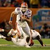 MIAMI - JANUARY 08:  Tim Tebow #15 of the Florida Gators runs the ball against the Oklahoma Sooners during the FedEx BCS National Championship game at Dolphin Stadium on January 8, 2009 in Miami, Florida.  (Photo by Doug Benc/Getty Images)