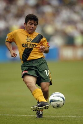 CARSON, CA - JUNE 7:  Midfielder Mauricio Cienfuegos #10 of the Los Angeles Galaxy passes the ball against the Colorado Rapids during the inaugural match at the state-of-the-art Home Depot Center on June 7, 2003 in Carson, California.  The Galaxy defeated