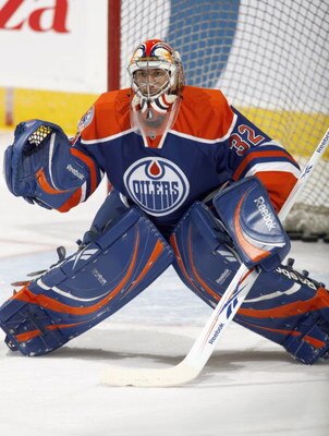 EDMONTON - OCTOBER 12:  Goalie Mathieu Garon #32 of the Edmonton Oilers guards the net during the game against the Colorado Avalanche on October 12, 2008 at Rexall Place in Edmonton, Alberta, Canada.  (Photo by Dale MacMillan/Getty Images)