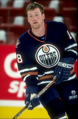 24 Apr 1998:  Center Scott Fraser of the Edmonton Oilers in action during the playoffs round 1 game 2 against the Colorado Avalanche at the Nichols Sports Arena in Denver, Colorado.  The Avalanche defeated the Oilers 5-2. Mandatory Credit: Brian Bahr  /Al