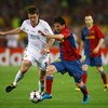 ROME - MAY 27:  Lionel Messi of Barcelona battles for the ball with Michael Carrick of Manchester United during the UEFA Champions League Final match between Barcelona and Manchester United at the Stadio Olimpico on May 27, 2009 in Rome, Italy.  (Photo by