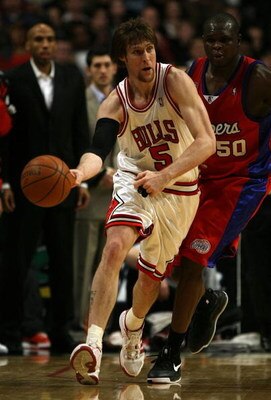 CHICAGO - DECEMBER 17: Andres Nocioni #5 of the Chicago Bulls drives around Zach Randolph #50 of the Los Angeles Clippers on December 17, 2008 at the United Center in Chicago, Illinois. The Bulls defeated the Clippers 115-109 in overtime. NOTE TO USER: Us