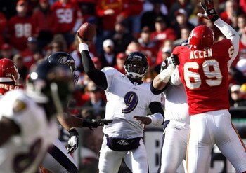 KANSAS CITY, MO - DECEMBER 10:  Steve McNair #9 of the Baltimore Ravens passes against the Kansas City Chiefs at Arrowhead Stadium December 10, 2006 in Kansas City, Missouri. The Ravens beat the Chiefs 20-10.  (Photo by Dilip Vishwanat/Getty Images)