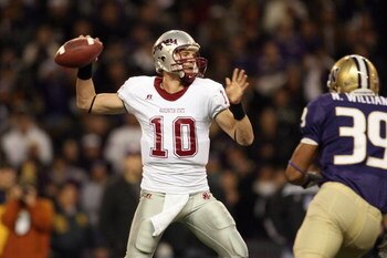 SEATTLE - NOVEMBER 24: Alex Brink #10 of the Washington State Cougars passes the ball during the 100th Apple Cup Game against the Washington Huskies at Husky Stadium on November 24, 2007 in Seattle, Washington. (Photo by Otto Greule Jr/Getty Images)