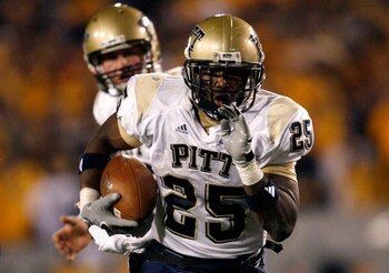 MORGANTOWN, WV - DECEMBER 1:  Running back LeSean McCoy #25 of the Pittsburgh Panthers rushes upfield against the West Virginia Mountaineers during the second half at Milan Puskar Stadium December 1, 2007 in Morgantown, West Virginia.  Pittsburgh defeated