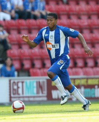 WIGAN, ENGLAND - MAY 24:  Antonio Valencia of Wigan runs with the ball during the Barclays Premier League match between Wigan Athletic and Portsmouth at the JJB Stadium on May 24, 2009 in Wigan, England.  (Photo by Hamish Blair/Getty Images)