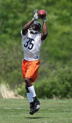 LAKE FOREST, IL - MAY 31: Zackary Bowman #35 of the Chicago Bears participates during a mini-camp practice on May 31, 2008 at Halas Hall in Lake Forest, Illinois. (Photo by Jonathan Daniel/Getty Images)