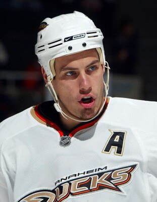 UNIONDALE, NY - JANUARY 21:  Ryan Getzlaf #15 of the Anaheim Ducks looks on against the New York Islanders on January 21, 2009 at Nassau Coliseum in Uniondale, New York. The Islanders defeated the Ducks 2-1.  (Photo by Jim McIsaac/Getty Images)