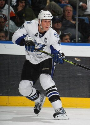 UNIONDALE, NY - FEBRUARY 03:  Vincent Lecavalier #4 of the Tampa Bay Lightning skates against the New York Islanders on February 3, 2009 at the Nassau Coliseum in Uniondale, New York. The Islanders defeated the Lightning 3-1.  (Photo by Bruce Bennett/Gett