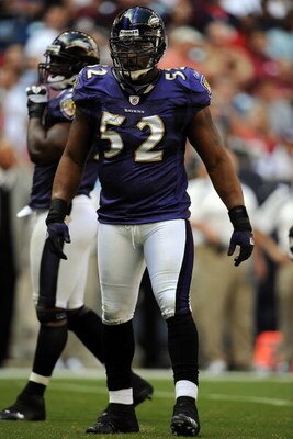 HOUSTON - NOVEMBER 09:  Linebacker Ray Lewis #52 of the Baltimore Ravens during play against the Houston Texans at Reliant Stadium on November 9, 2008 in Houston, Texas.  (Photo by Ronald Martinez/Getty Images)