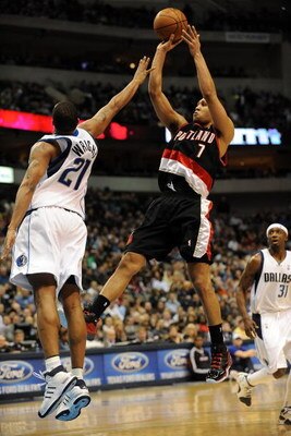 DALLAS - FEBRUARY 04:  Guard Brandon Roy #7 of the Portland Trail Blazers takes a shot against Antoine Wright #21 of the Dallas Mavericks on February 4, 2009 at American Airlines Center in Dallas, Texas.  NOTE TO USER: User expressly acknowledges and agre