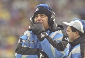 11 Dec 1994: Coach Wayne Fontes of the Detroit Lions watches his players during a game against the New York Jets at the Meadowlands in East Rutherford, New Jersey. The Lions won the game 18-7.