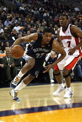 OAKLAND, CA - MARCH 30:  Rudy Gay #22 of the Memphis Grizzlies shoots drives against the Golden State Warriors during an NBA game on March 30, 2009 at Oracle Arena in Oakland, California. NOTE TO USER: User expressly acknowledges and agrees that, by downl