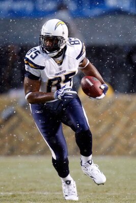 PITTSBURGH - JANUARY 11:  Antonio Gates #85 of the San Diego Chargers runs for yards after the catch against the Pittsburgh Steelers during their AFC Divisional Playoff Game on January 11, 2009 at Heinz Field in Pittsburgh, Pennsylvania.  (Photo by Gregor
