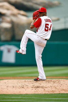 ANAHEIM, CA - MAY 31:  Ervin Santana #54 of the Los Angeles Angels of Anaheim pitches against the Seattle Mariners at Angel Stadium on May 31, 2009 in Anaheim, California. The Angels defeated the Mariners 9-8.  (Photo by Jeff Gross/Getty Images)