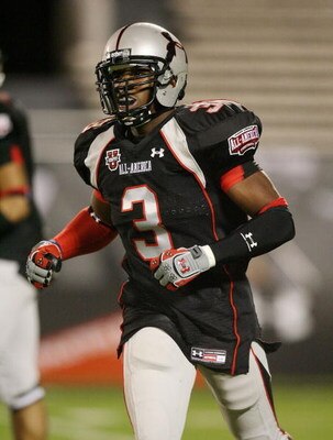ORLANDO, FL - JANUARY 04:  Running back Jarvis Giles #3 of the black team runs off the field in the All America Under Armour Football Game at Florida Citrus Bowl on January 4, 2009 in Orlando, Florida.  (Photo by Doug Benc/Getty Images)