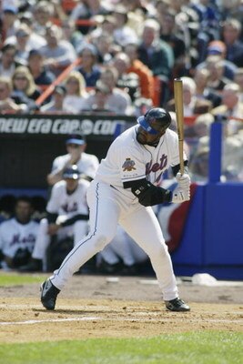 FLUSHING-APRIL 1 : Mo Vaughn of the New York Mets in action during the Opening Day Game against the Seattle Mariners at Shea Stadium in Flushing, New York on April 1, 2002. (Photo by Jed Jacobsohn/Getty Images)