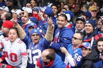 NEW YORK - FEBRUARY 05:  New York Giants fans cheer the players as they pass in floats along Broadway, also known as 'The Canyon of Heroes' during Super Bowl XLII victory parade in New York City.  (Photo by Al Bello/Getty Images)