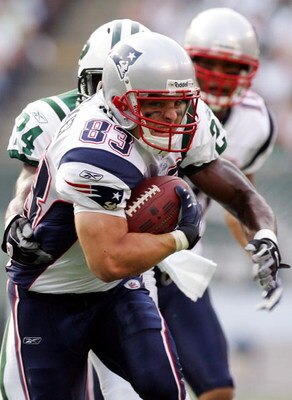 EAST RUTHERFORD, NJ - SEPTEMBER 14:  Wes Welker #83 of the New England Patriots runs the ball against Darrelle Revis #24 of the New York Jets on September 14, 2008 at Giants Stadium in East Rutherford, New Jersey.  (Photo by Jim McIsaac/Getty Images)