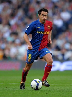 MADRID, SPAIN - MAY 02:  Xavi Hernandez of Barcelona runs with the ball during the La Liga match between Real Madrid and Barcelona at the Santiago Bernabeu Stadium on May 2, 2009 in Madrid, Spain. Barcelona won the match 6-2.  (Photo by Jasper Juinen/Gett