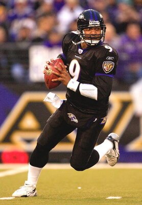 BALTIMORE - DECEMBER 31:  Quarterback Steve McNair #9 of the Baltimore Ravens carries the ball during the first half of the game against the Buffalo Bills on December 31, 2006 at M&T Bank Stadium in Baltimore, Maryland.  (Photo by Jamie Squire/Getty Image