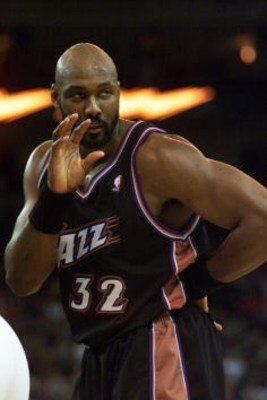 14 Mar 2001:  Forward Karl Malone #32 of the Utah Jazz   banters with the Golden State Warriors'' fans at the Arena in Oakland, California. DIGITAL IMAGE Mandatory Credit: Tom Hauck/ALLSPORT NOTE TO USER: It is expressly understood that the only rights Al