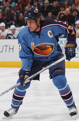 ATLANTA - MARCH 18:  Scott Mellanby #19 of the Atlanta Thrashers looks for a pass against the Buffalo Sabres during their NHL game on March 18, 2007 at Philips Arena in Atlanta, Georgia. The Thrashers defeated the Sabres 4-3 in overtime.  (Photo by Scott 