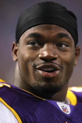 MINNEAPOLIS - NOVEMBER 09: Running back Adrian Peterson #28 of the Minnesota Vikings warms up for the game with the Green Bay Packers on November 9, 2008 at the Metrodome in Minneapolis, Minnesota.  (Photo by Stephen Dunn/Getty Images)