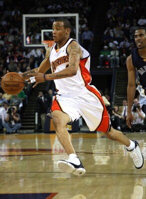 OAKLAND, CA - MARCH 30:  Monta Ellis #8 of the Golden State Warriors drives against the Memphis Grizzlies during an NBA game on March 30, 2009 at Oracle Arena in Oakland, California. NOTE TO USER: User expressly acknowledges and agrees that, by downloadin