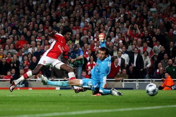 LONDON, ENGLAND - APRIL 15:  Emmanuel Adebayor of Arsenal holds his nerve to score the second goal of the game past goal keeper Diego Lopez of Villarreal during the UEFA Champions League Quarter Final Second Leg match between Arsenal and Villarreal at the