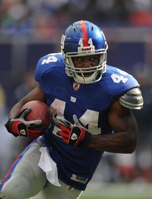 EAST RUTHERFORD, NJ - OCTOBER 05:  Ahmad Bradshaw #44 of the New York Giants plays against the Seattle Seahawks during their game on October 5, 2008 at Giants Stadium in East Rutherford, New Jersey.  (Photo by Al Bello/Getty Images)