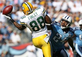 NASHVILLE, TN - NOVEMBER 02:  Safety Chris Hope #24 of the Tennessee Titans tips the ball away from tight end Jermichael Finley #88 of the Green Bay Packers at LP Field on November 2, 2008 in Nashville, Tennessee.  (Photo by Doug Benc/Getty Images)