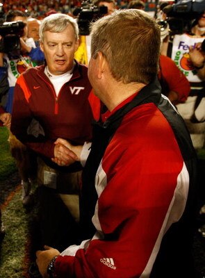 MIAMI - JANUARY 01:  Head coach Brian Kelly (R) of the Cincinnati Bearcats shakes hands with Head coach Frank Beamer of the Virginia Tech Hokies after the FedEx Orange Bowl at Dolphin Stadium on January 1, 2009 in Miami, Florida.  (Photo by Streeter Lecka