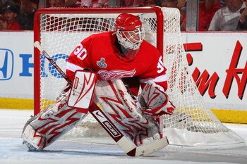 DETROIT - JUNE 12:  Chris Osgood #30 of the Detroit Red Wings tends goal against the Pittsburgh Penguins during Game Seven of the 2009 NHL Stanley Cup Finals at Joe Louis Arena on June 12, 2009 in Detroit, Michigan.  (Photo by Jim McIsaac/Getty Images)