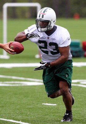 FLORHAM PARK, NJ - MAY 02:  Shonn Greene #23 of the New York Jets practices during minicamp on May 2, 2009 at the Atlantic Health Jets Training Center in Florham Park, New Jersey.  (Photo by Jim McIsaac/Getty Images)
